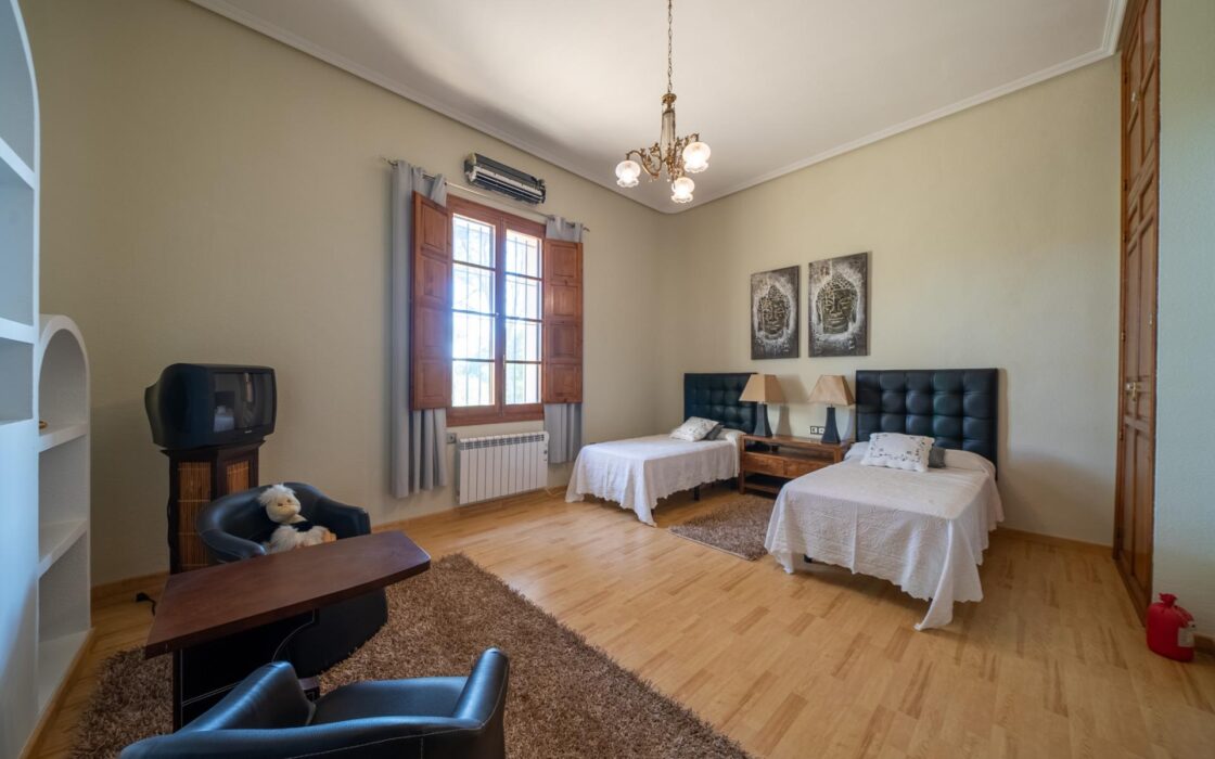 Іспанське помістя з терасою в Мучамьеле 1350 кв.м