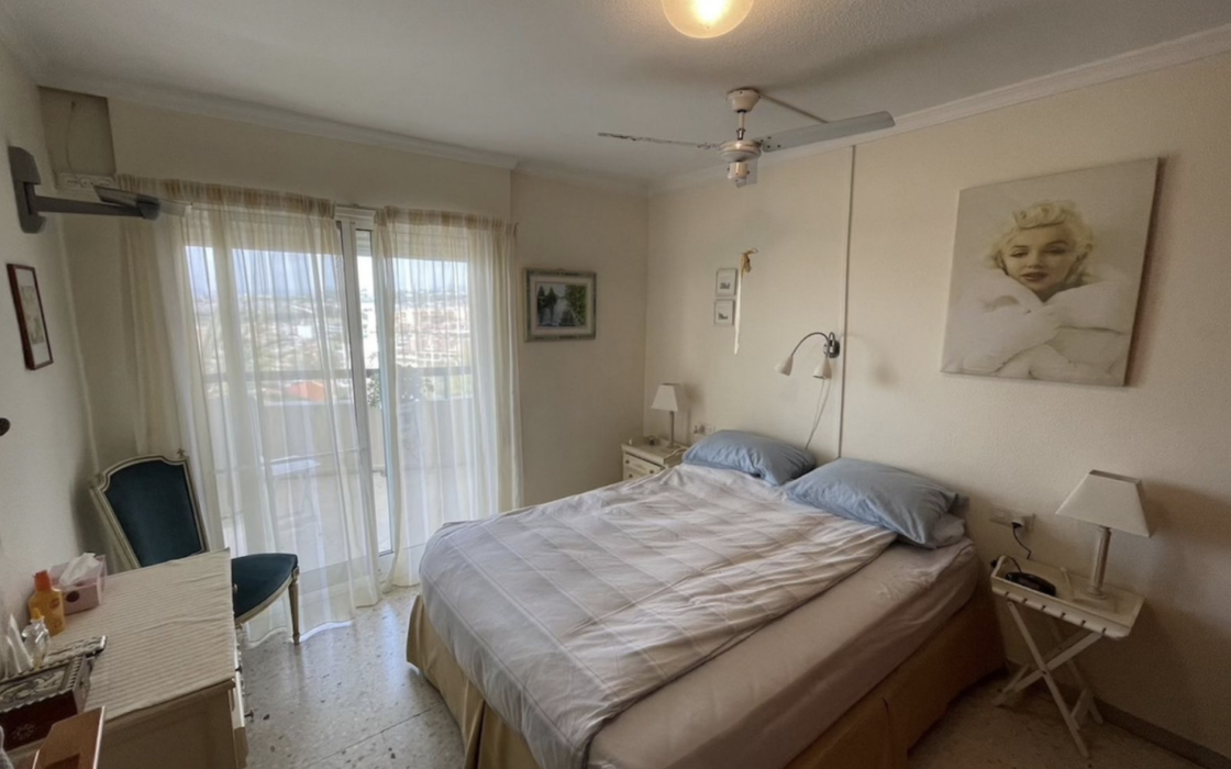 Стильні апартаменти 87 кв.м з терасою біля моря у Фуэнхиролі