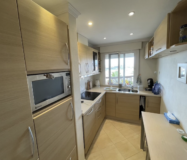 Стильні апартаменти 87 кв.м з терасою біля моря у Фуэнхиролі