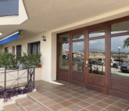 Стильні апартаменти 87 кв.м з терасою біля моря у Фуэнхиролі