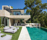 Роскошная вилла с террасой в Нуэва Андалусия 785 кв.м