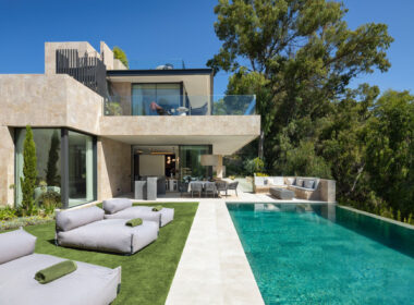 Роскошная вилла с террасой в Нуэва Андалусия 785 кв.м