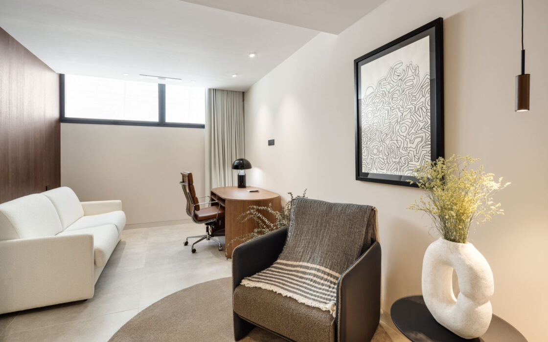 Роскошная вилла с террасой в Нуэва Андалусия 785 кв.м