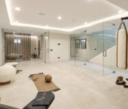 Роскошная вилла с террасой в Нуэва Андалусия 785 кв.м