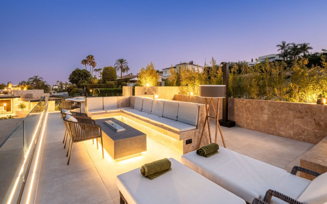 Роскошная вилла с террасой в Нуэва Андалусия 785 кв.м