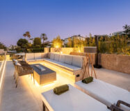 Роскошная вилла с террасой в Нуэва Андалусия 785 кв.м