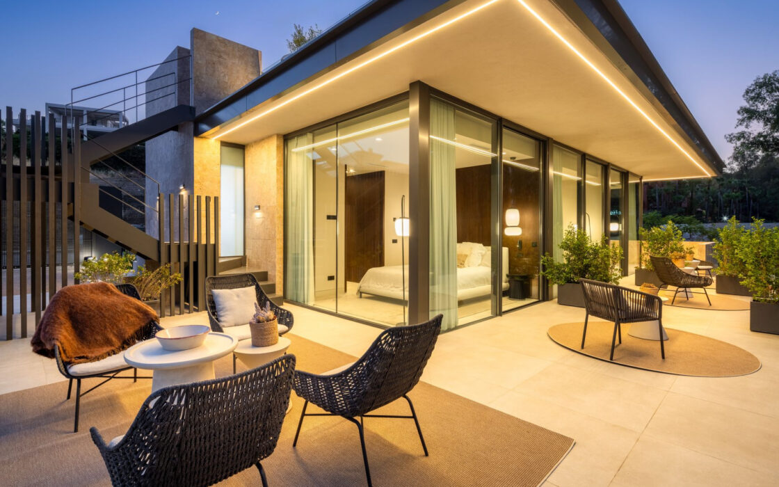 Роскошная вилла с террасой в Нуэва Андалусия 785 кв.м