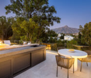 Роскошная вилла с террасой в Нуэва Андалусия 785 кв.м