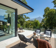 Роскошная вилла с террасой в Нуэва Андалусия 785 кв.м