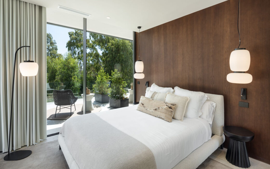 Роскошная вилла с террасой в Нуэва Андалусия 785 кв.м