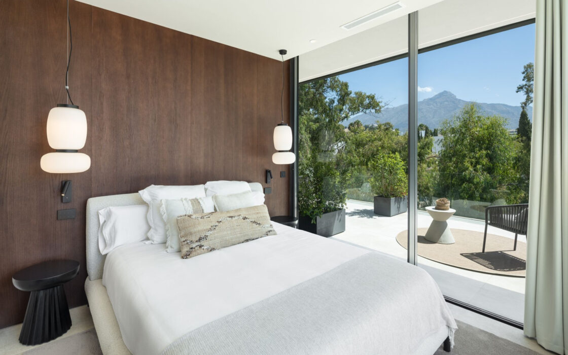 Роскошная вилла с террасой в Нуэва Андалусия 785 кв.м