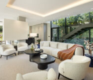 Роскошная вилла с террасой в Нуэва Андалусия 785 кв.м