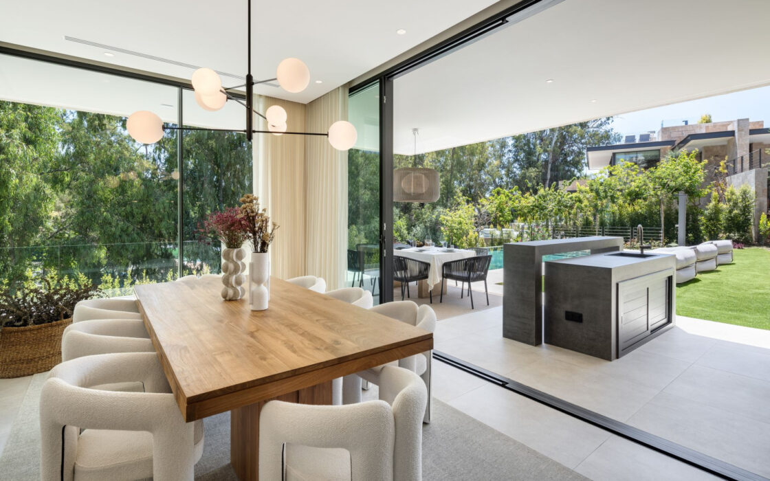 Роскошная вилла с террасой в Нуэва Андалусия 785 кв.м