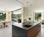 Роскошная вилла с террасой в Нуэва Андалусия 785 кв.м