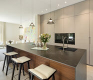 Роскошная вилла с террасой в Нуэва Андалусия 785 кв.м