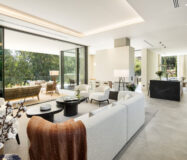 Роскошная вилла с террасой в Нуэва Андалусия 785 кв.м