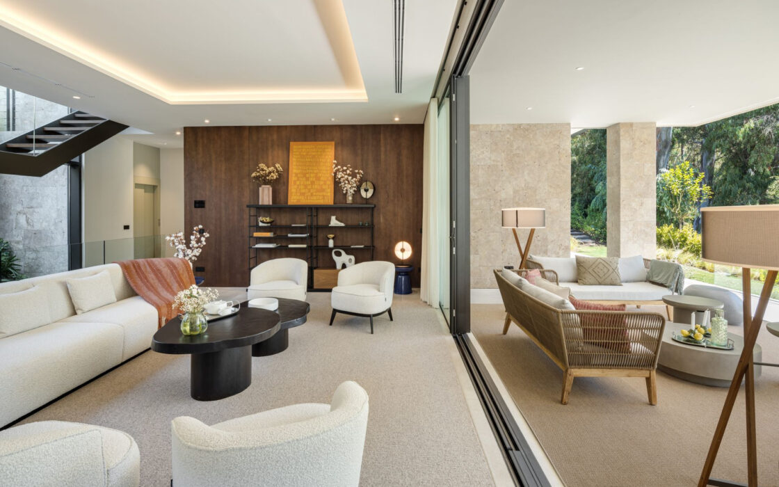 Роскошная вилла с террасой в Нуэва Андалусия 785 кв.м