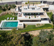 Роскошная вилла с террасой в Нуэва Андалусия 785 кв.м