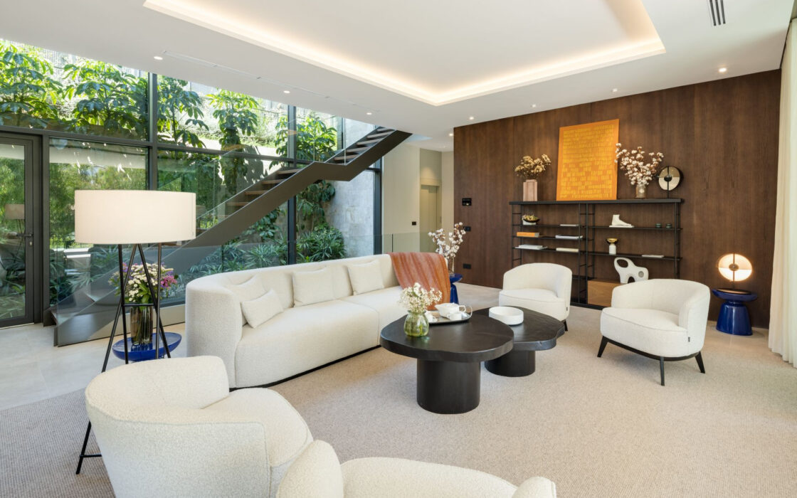 Роскошная вилла с террасой в Нуэва Андалусия 785 кв.м