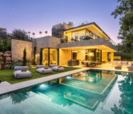 Роскошная вилла с террасой в Нуэва Андалусия 785 кв.м