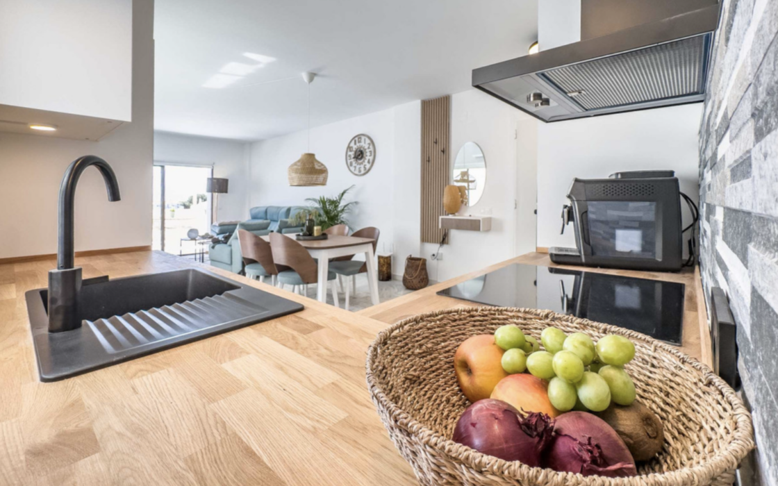 Прекрасная 2-комнатная квартира с видом на море в Михасе