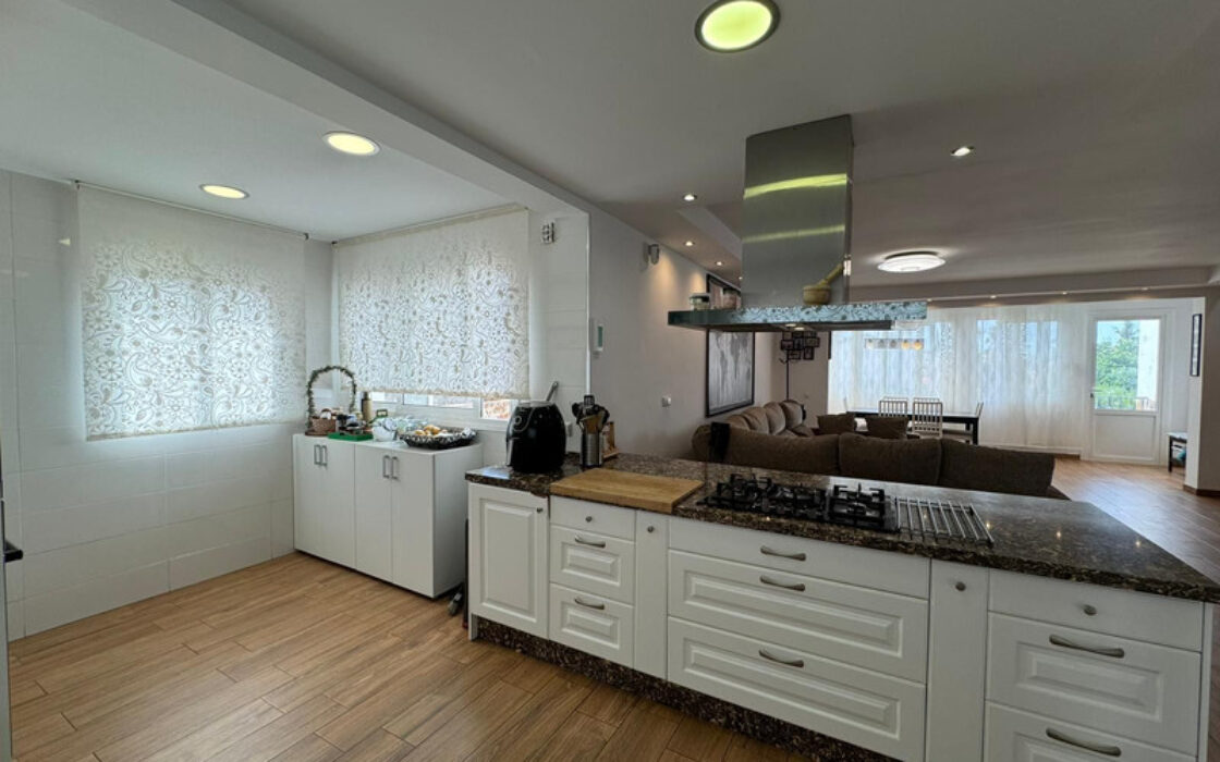 Прекрасный Реновированный Дом в Михас с Террасой 136 кв.м