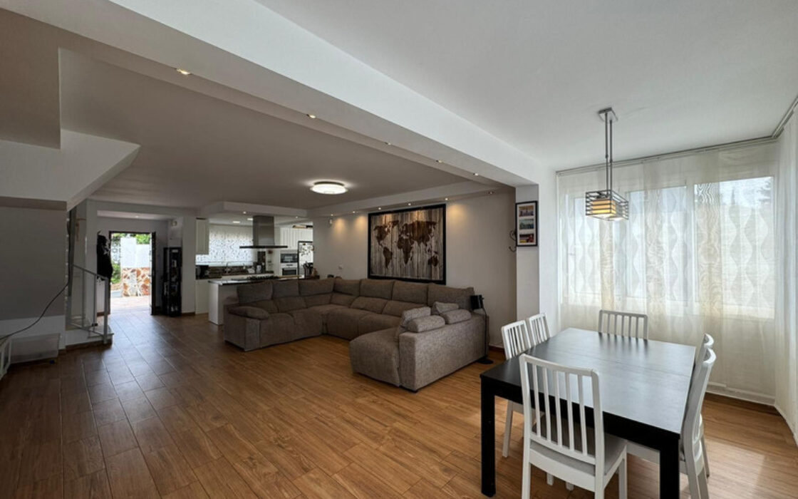 Прекрасный Реновированный Дом в Михас с Террасой 136 кв.м