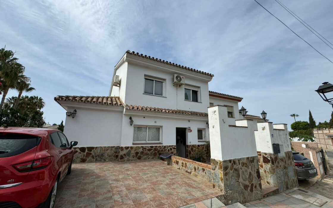 Прекрасный Реновированный Дом в Михас с Террасой 136 кв.м