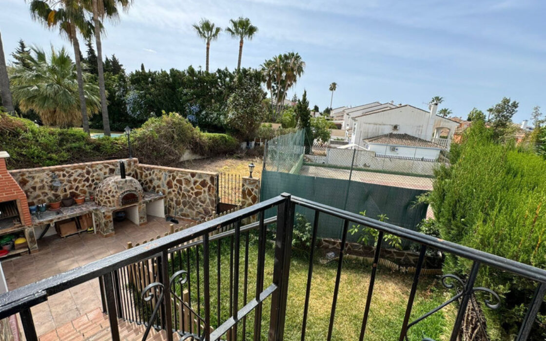 Прекрасный Реновированный Дом в Михас с Террасой 136 кв.м