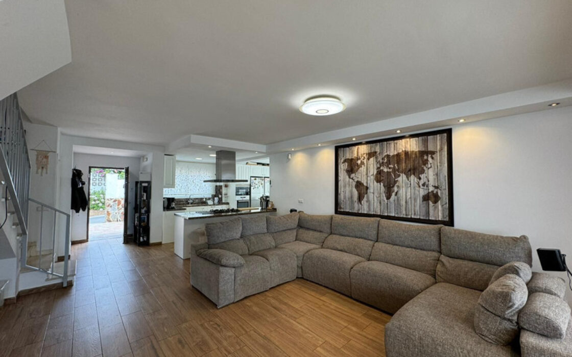 Прекрасный Реновированный Дом в Михас с Террасой 136 кв.м