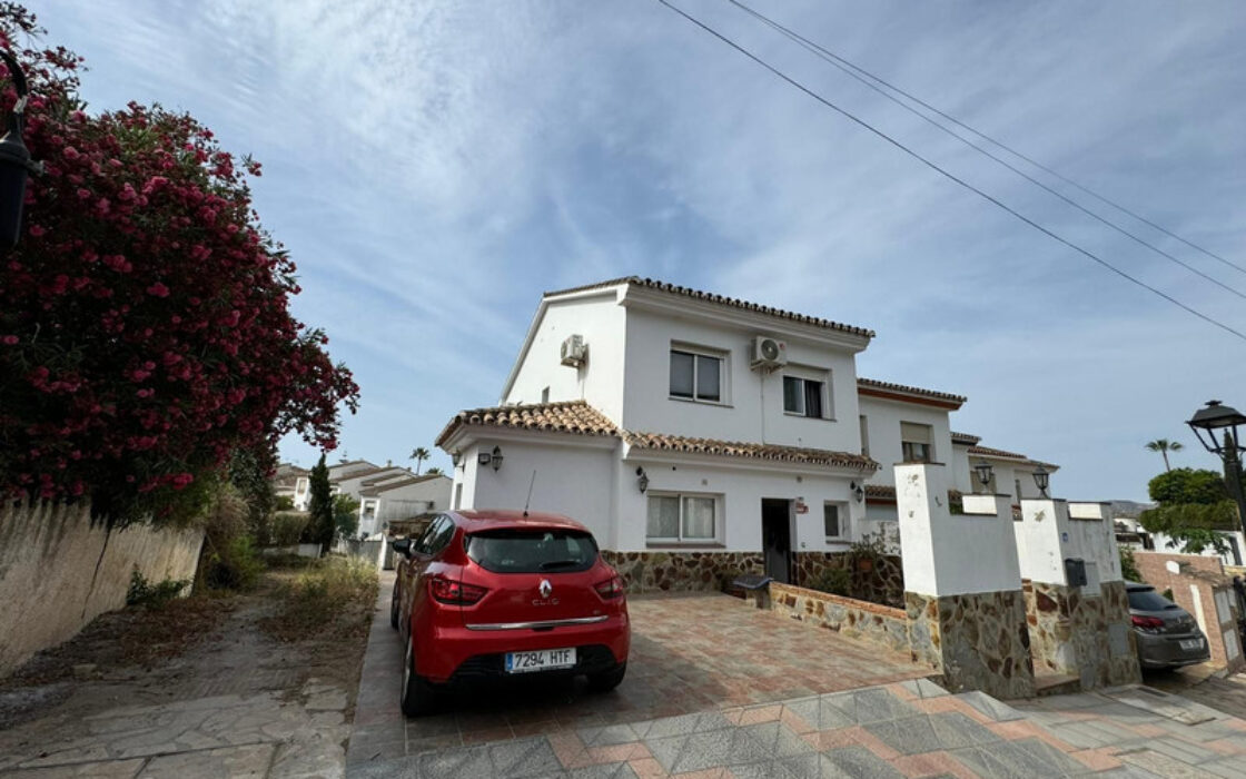 Прекрасный Реновированный Дом в Михас с Террасой 136 кв.м