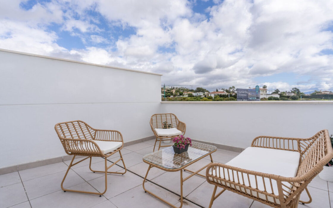 Апартаменти 2+1 з терасою біля моря в Естепоні 90 кв.м