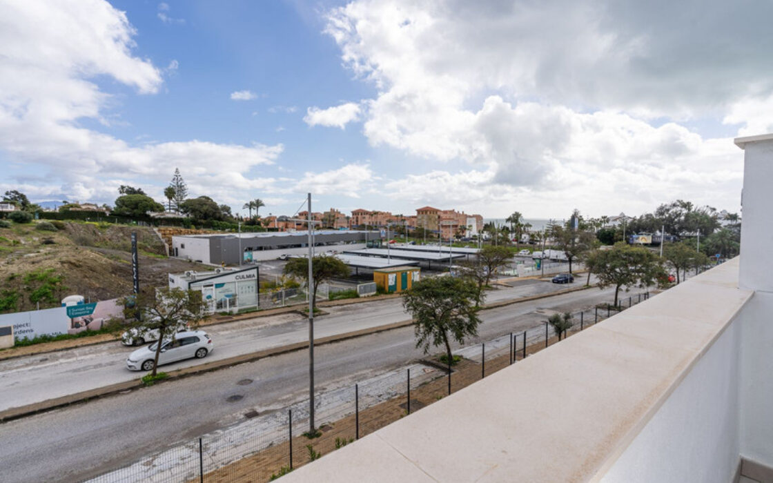 Апартаменти 2+1 з терасою біля моря в Естепоні 90 кв.м