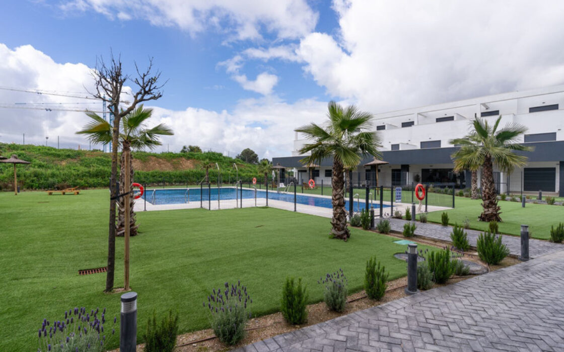 Апартаменти 2+1 з терасою біля моря в Естепоні 90 кв.м