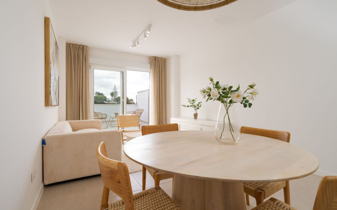 Апартаменти 2+1 з терасою біля моря в Естепоні 90 кв.м