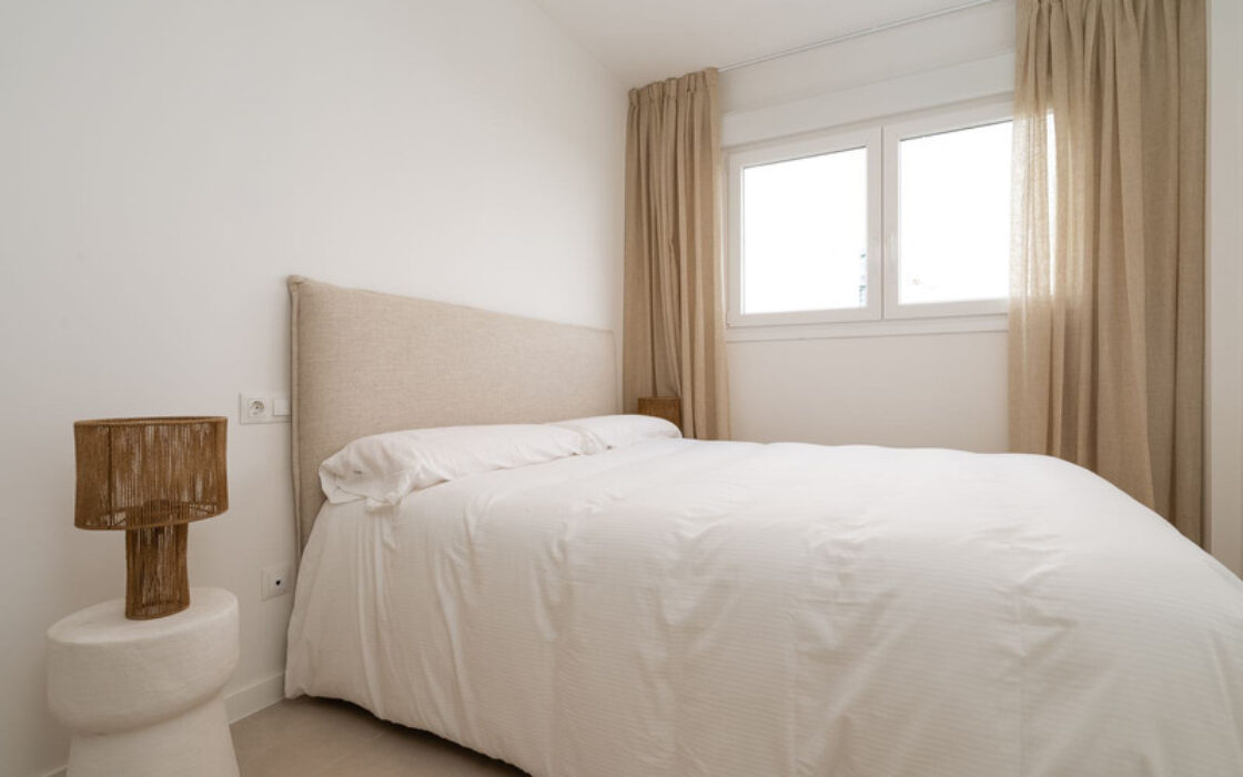 Апартаменти 2+1 з терасою біля моря в Естепоні 90 кв.м