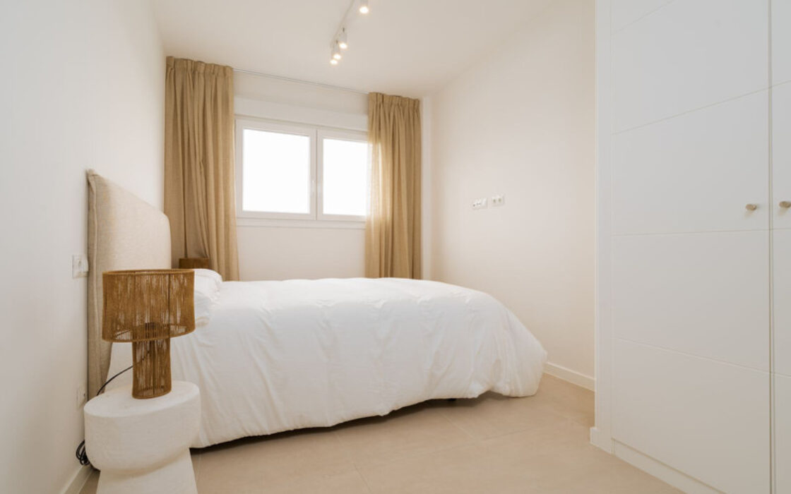 Апартаменти 2+1 з терасою біля моря в Естепоні 90 кв.м