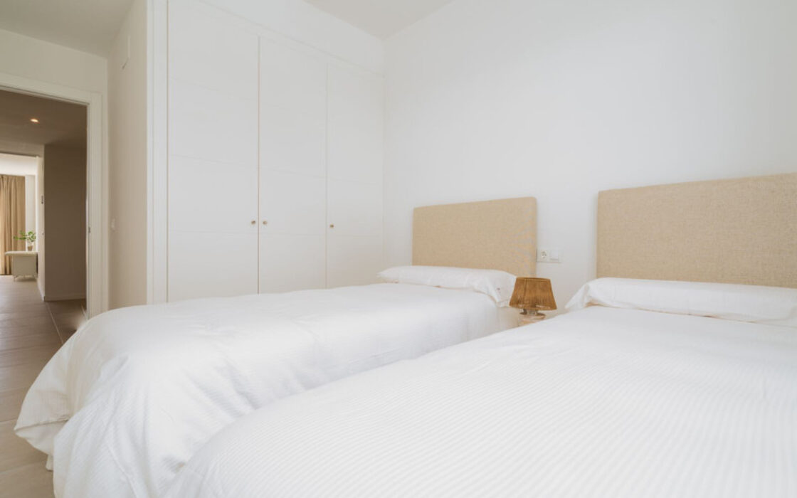 Апартаменти 2+1 з терасою біля моря в Естепоні 90 кв.м