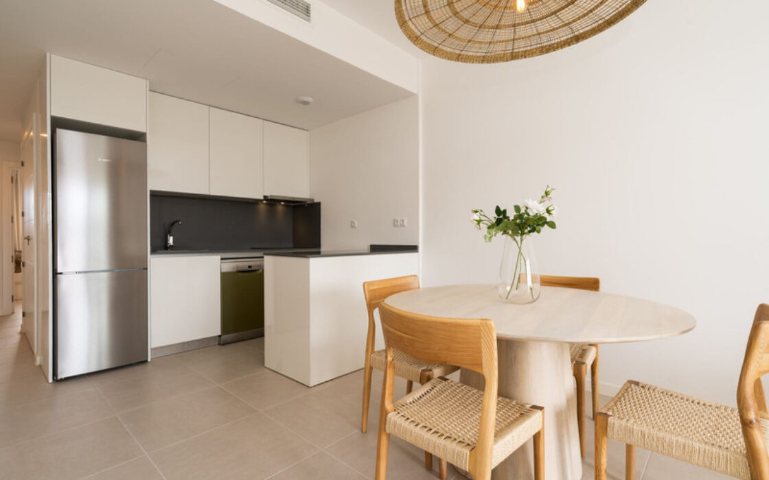 Апартаменти 2+1 з терасою біля моря в Естепоні 90 кв.м