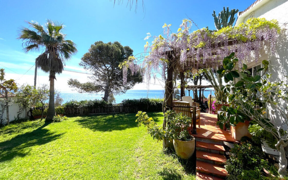 Прекрасна вілла в Андалусії з видом на море 250 кв.м