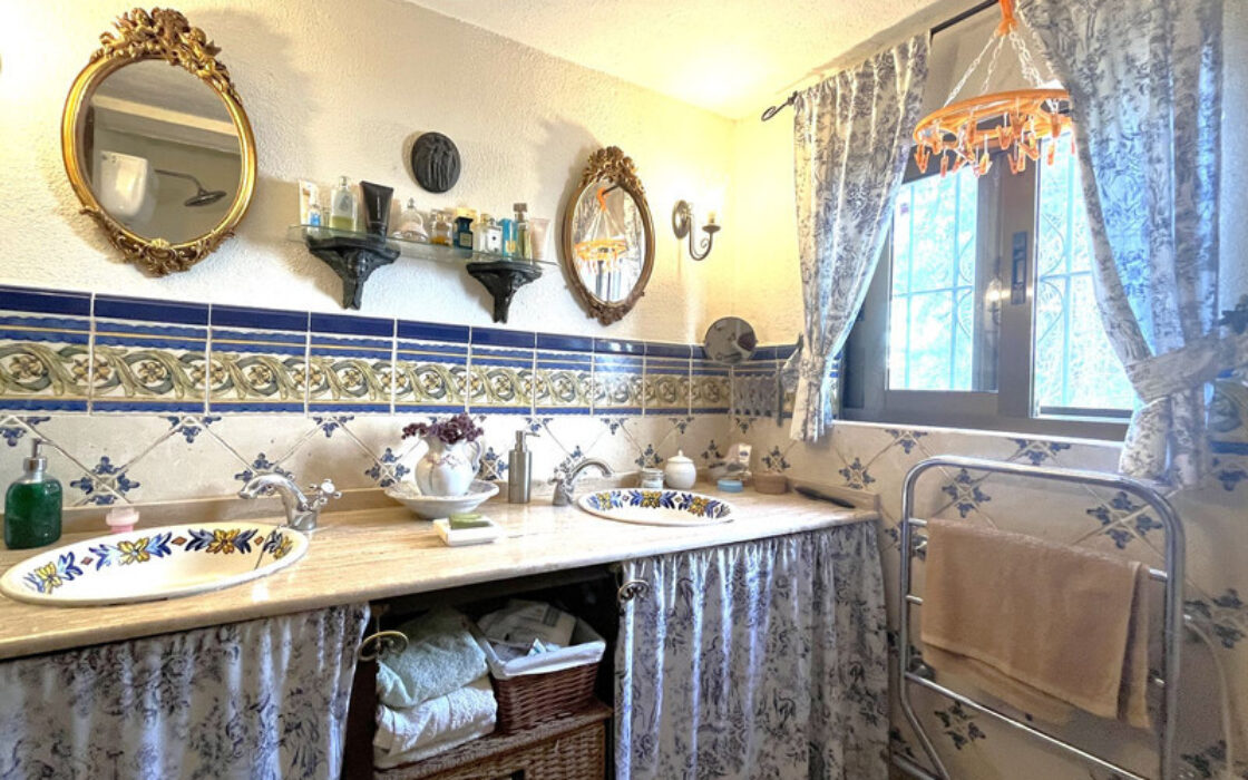 Прекрасна вілла в Андалусії з видом на море 250 кв.м