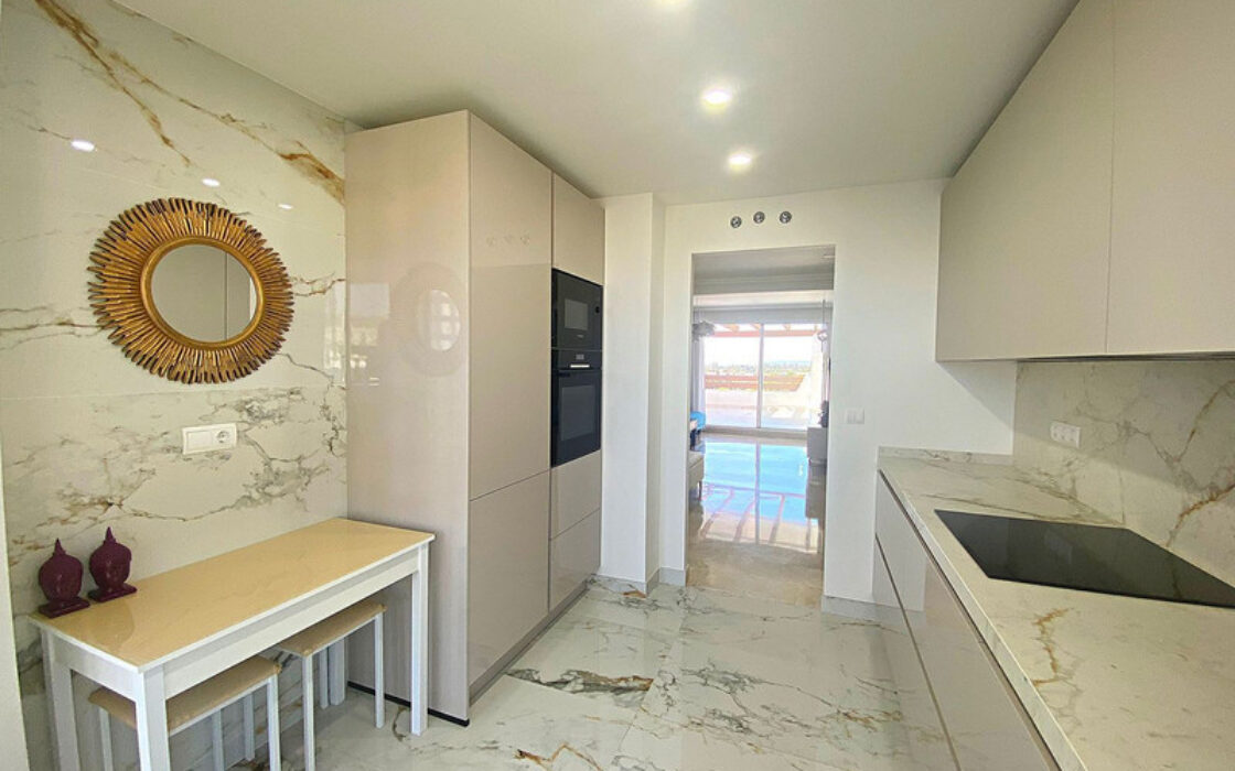 Квартира з терасою в Естепоні, 97 кв.м, біля моря