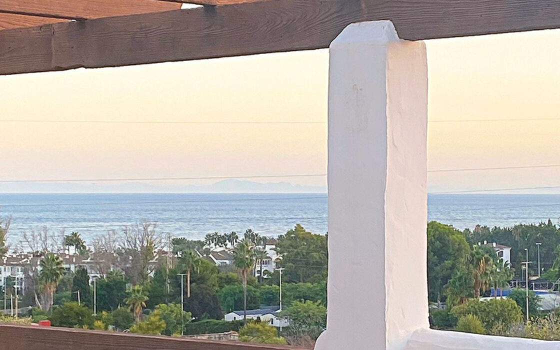 Квартира з терасою в Естепоні, 97 кв.м, біля моря