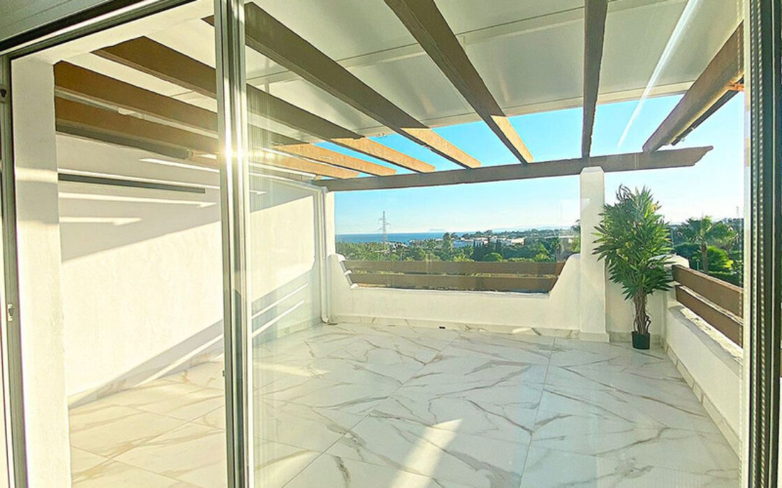 Квартира з терасою в Естепоні, 97 кв.м, біля моря