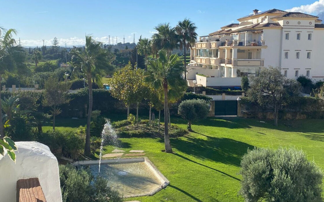 Квартира з терасою в Естепоні, 97 кв.м, біля моря