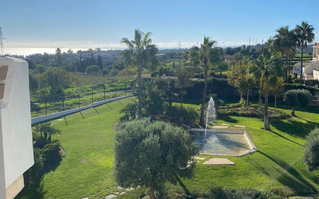 Квартира з терасою в Естепоні, 97 кв.м, біля моря