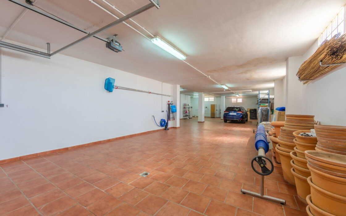 Вилла в Лас-Лагунас-де-Миджас, 389 кв.м, 5 комнат у моря