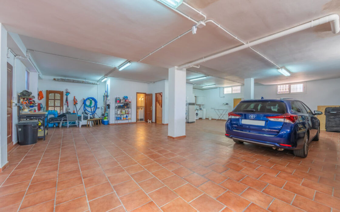 Вилла в Лас-Лагунас-де-Миджас, 389 кв.м, 5 комнат у моря