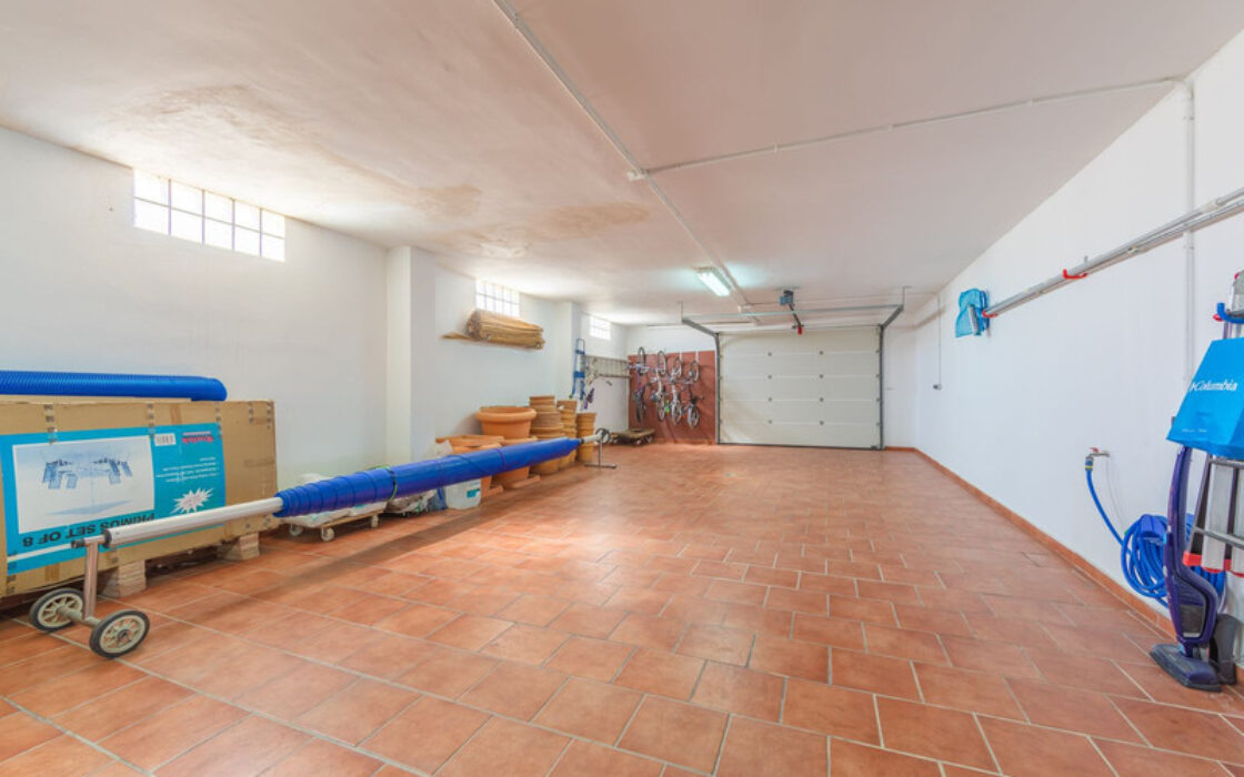 Вилла в Лас-Лагунас-де-Миджас, 389 кв.м, 5 комнат у моря