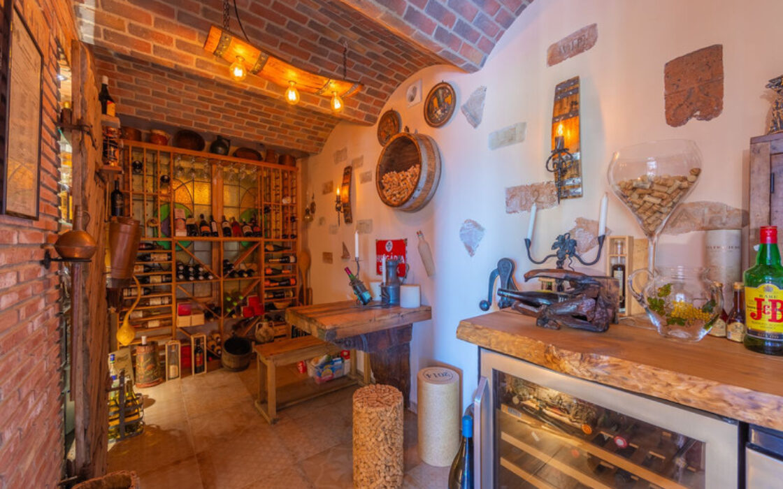 Вилла в Лас-Лагунас-де-Миджас, 389 кв.м, 5 комнат у моря